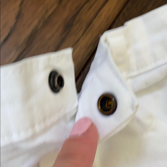 Toddler white shorts. 18 months. - Picture 5 of 5